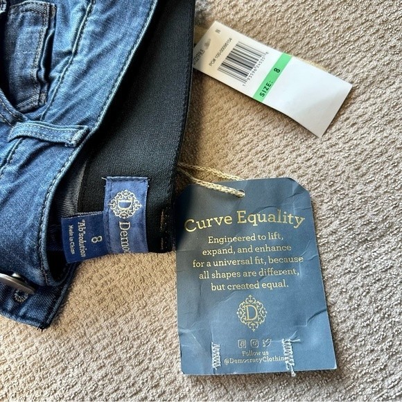 **NWOT Democracy Baby Bootcut “booty lift” Jeans SZ8 - Picture 9 of 10